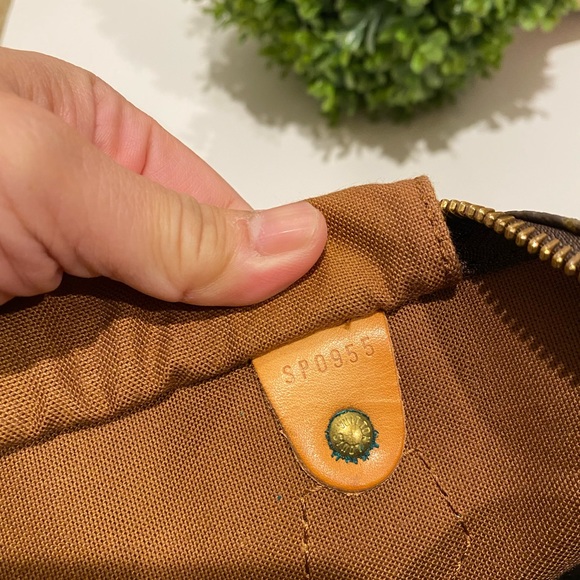 Authentic LV Speedy 35 - Picture 3 of 15